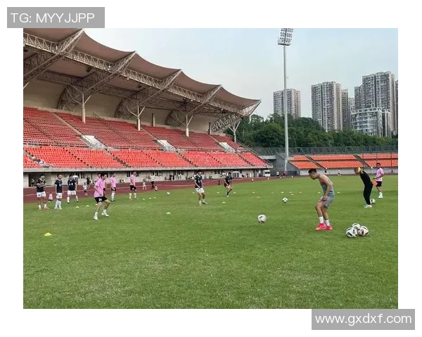 成都足球队的节奏揭秘:激情与梦想交织的绿茵传奇 成都足球队的节奏揭秘:激情与梦想交织的绿茵传奇