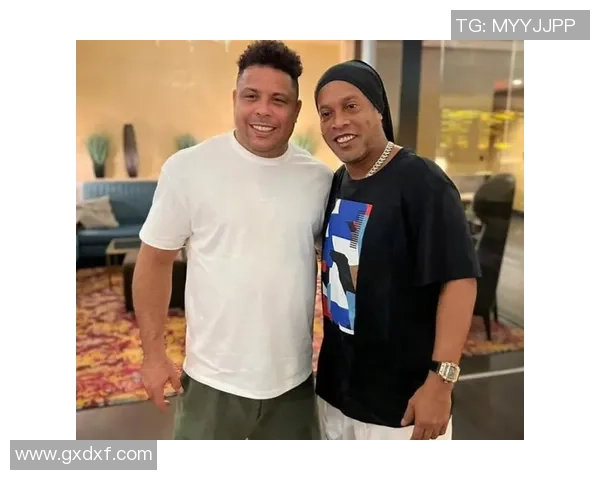 罗纳尔多与罗纳尔迪尼奥的足球传奇之路与辉煌成就解析 罗纳尔多与罗纳尔迪尼奥的足球传奇之路与辉煌成就解析