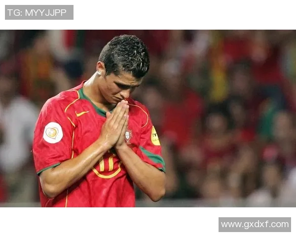 当今足球界最强明星的崛起与影响力分析